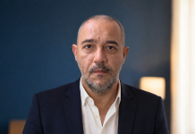 Poate fi polițistă o femeie care a lucrat în videochat?